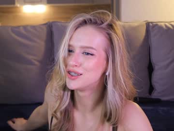 webcam girl ella_twinkle live cam image #8955918
