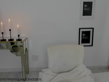 webcam girl moniqueeass live cam image #6967504