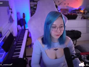 webcam girl blue_mooncat live cam image #9225028