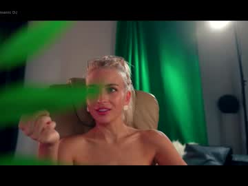 webcam girl artmosphera live cam image #3260331