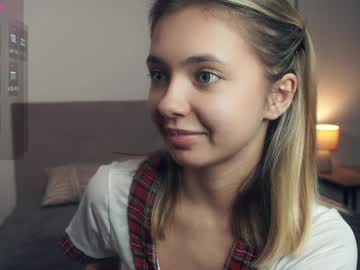 webcam girl mildredgarrett live cam image #11439036