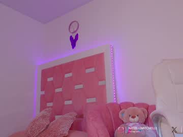 webcam girl nicolle_mitchelle live cam image #8932729