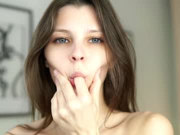 webcam girl peek_in_my_window live cam image #10440988