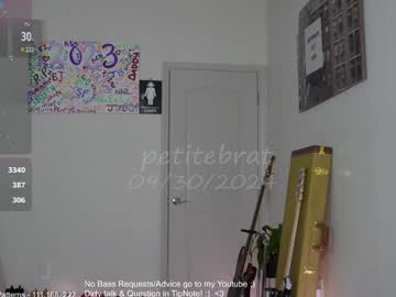webcam girl petitebrat live cam image #10646550