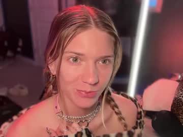 webcam girl oliviahansleyy live cam image #12334115