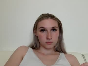 webcam girl petiteblondie13 live cam image #9444080