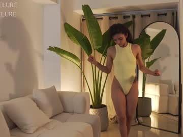 webcam girl ellelure_ live cam image #12619383