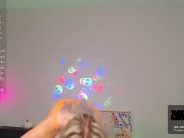 webcam girl petitebrat live cam image #7277730