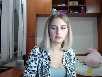 webcam girl melena_shy live cam image #251587