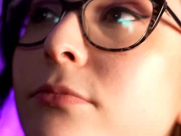 webcam girl littlee33 live cam image #4311928
