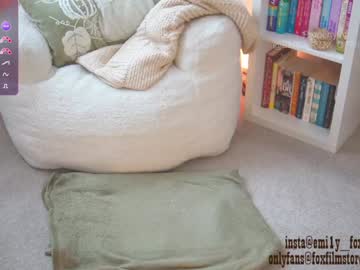 webcam girl emily_fox_official live cam image #10146390