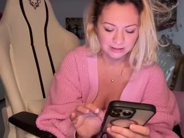 webcam girl kiradivine live cam image #11239112