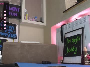 webcam girl queenelia live cam image #7756611