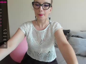 webcam girl emilymilf__ live cam image #6300169