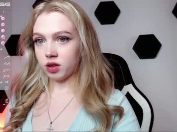webcam girl small_blondee live cam image #5470427