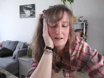 webcam girl boobsgwendy live cam image #12006174
