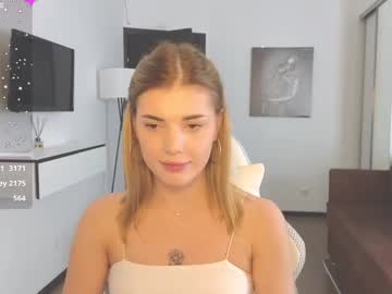 webcam girl adrianawow1 live cam image #12318822