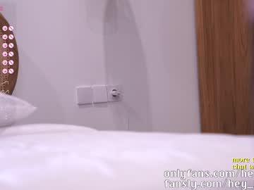webcam girl heyhorny_cb live cam image #7042281