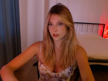 webcam girl bitter_moon live cam image #4886828