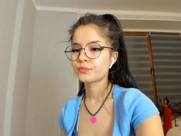 webcam girl akino_17 live cam image #1379537