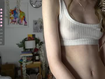 webcam girl petitegonwild live cam image #8363967