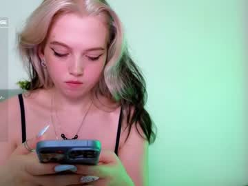 webcam girl small_blondee live cam image #6423092