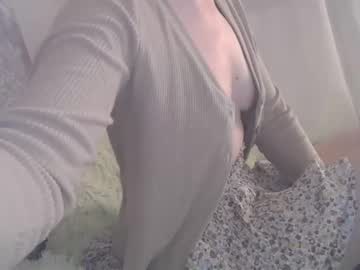webcam girl newbie_mia live cam image #1057022