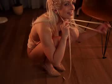 webcam girl artmosphera live cam image #12558499