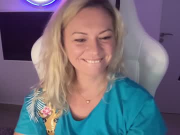 webcam girl kiradivine live cam image #3984106