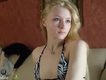 webcam girl bestblondiiecb live cam image #9225472