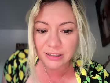 webcam girl kiradivine live cam image #10203353