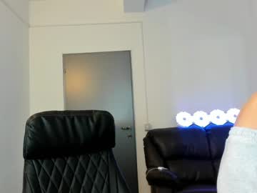 webcam girl hotfallingdevil live cam image #659958