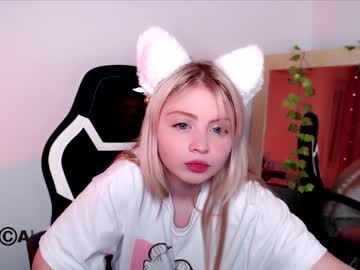 webcam girl shy_blondiee live cam image #5016985