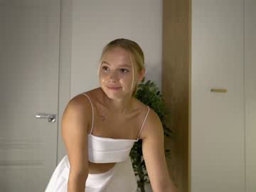 webcam girl snow_is_falling live cam image #10331449
