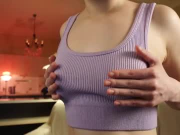 webcam girl nicole_birds live cam image #12701967