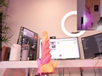 webcam girl lau__1 live cam image #9806528