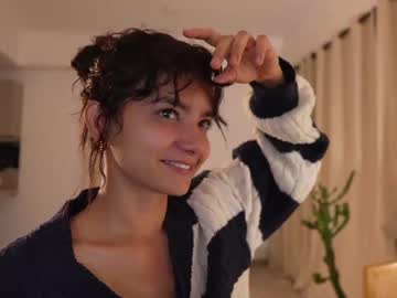 webcam girl ellelure_ live cam image #12450585