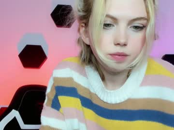 webcam girl small_blondee live cam image #5334307