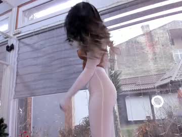 webcam girl white_snow_ live cam image #1396807