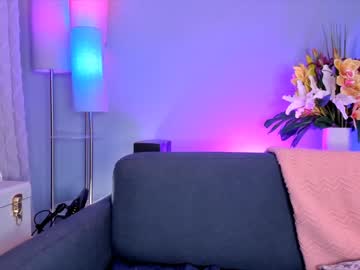webcam girl littlee33 live cam image #8333080