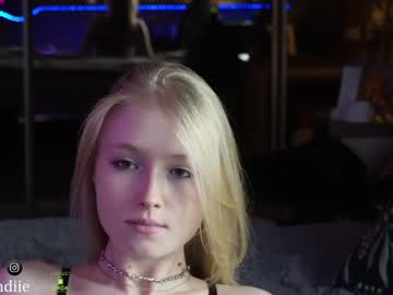 webcam girl bestblondiiecb live cam image #7708451