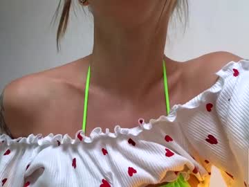 webcam girl tootightwithbra live cam image #11099601
