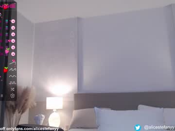 webcam girl smileyouarehere live cam image #6228979