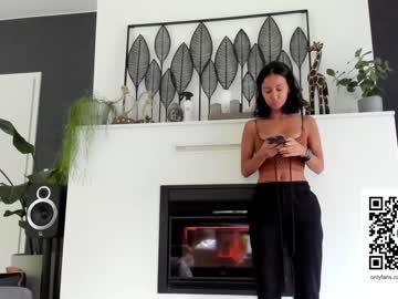 webcam girl miiiawallace live cam image #3883694