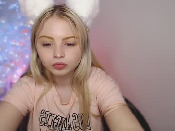 webcam girl shy_blondiee live cam image #5026193