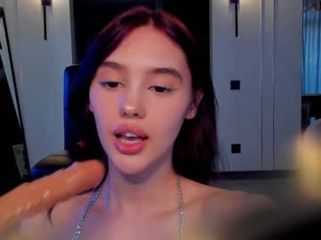 webcam girl angella_kleee live cam image #7501893
