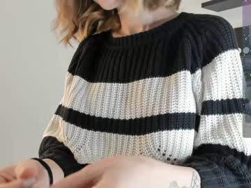 webcam girl chilly_little_wind live cam image #8748037