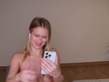 webcam girl ella_twinkle live cam image #12914541