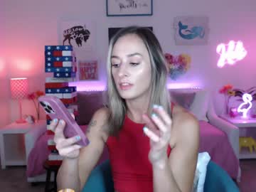 webcam girl holihurricane live cam image #12736256
