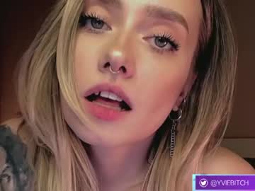 webcam girl _yvie_ live cam image #4699362